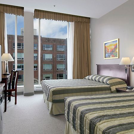 Super 8 By Wyndham Downtown Toronto Hotell Exteriör bild