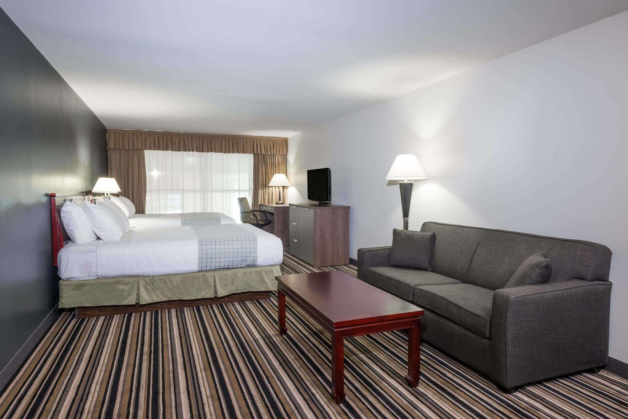 Super 8 By Wyndham Downtown Toronto Hotell Exteriör bild